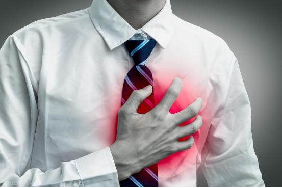 家中突发心梗别慌！黄金5分钟自救指南，关键时刻能救命