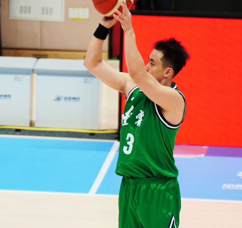 辽宁93-90险胜北京：赵继伟爆发，原帅关键三分，防守存隐患