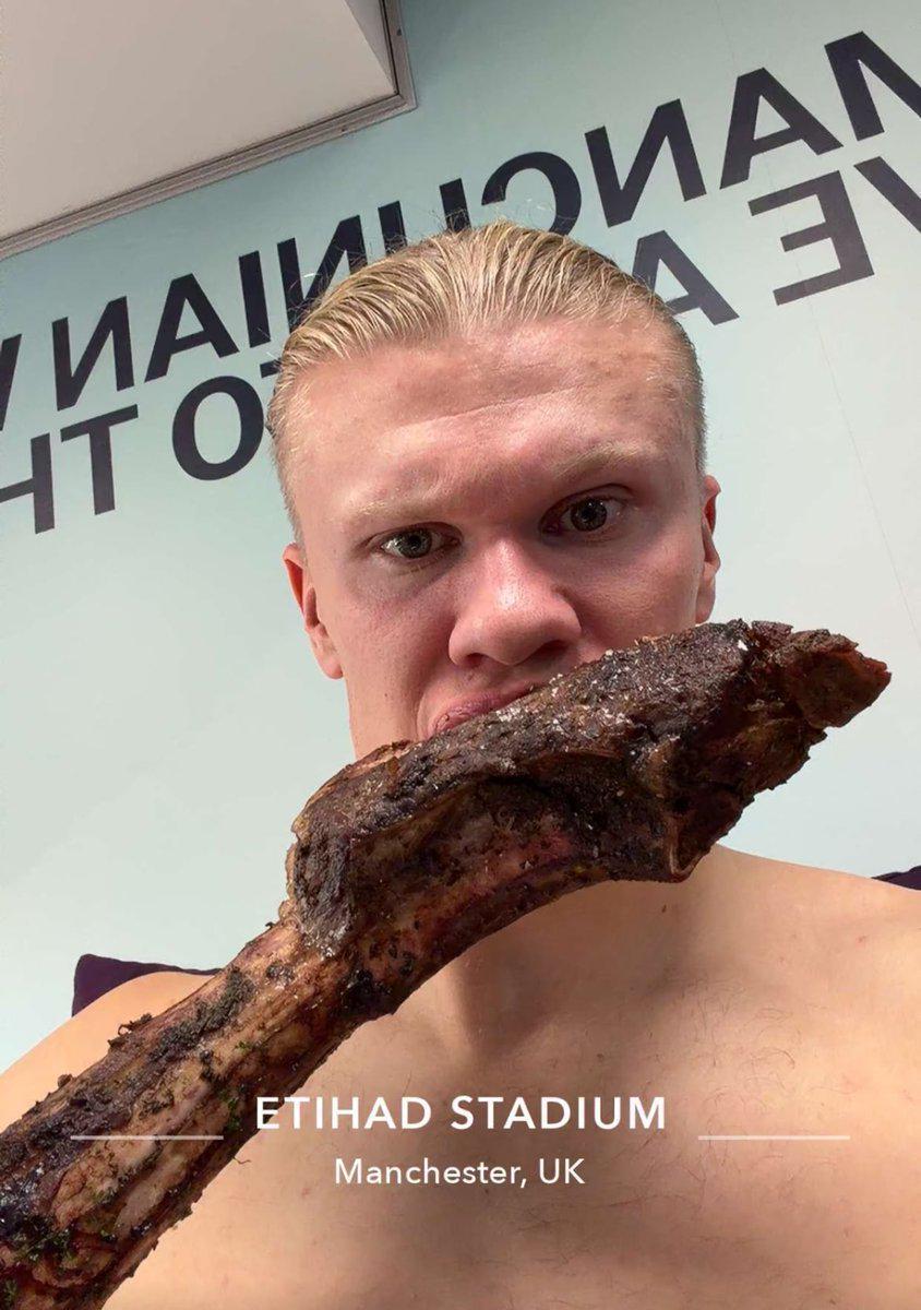 哈兰德赛后晒烤羊排照，高效补充体能引关注