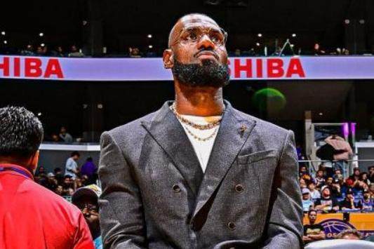 詹姆斯5对5训练启动 预计11月中旬重返湖人赛场