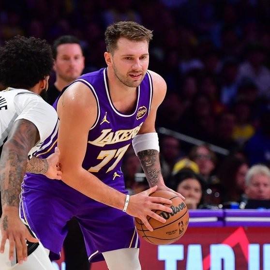 东契奇全能表现！35分9板13助5断2帽率湖人五连胜