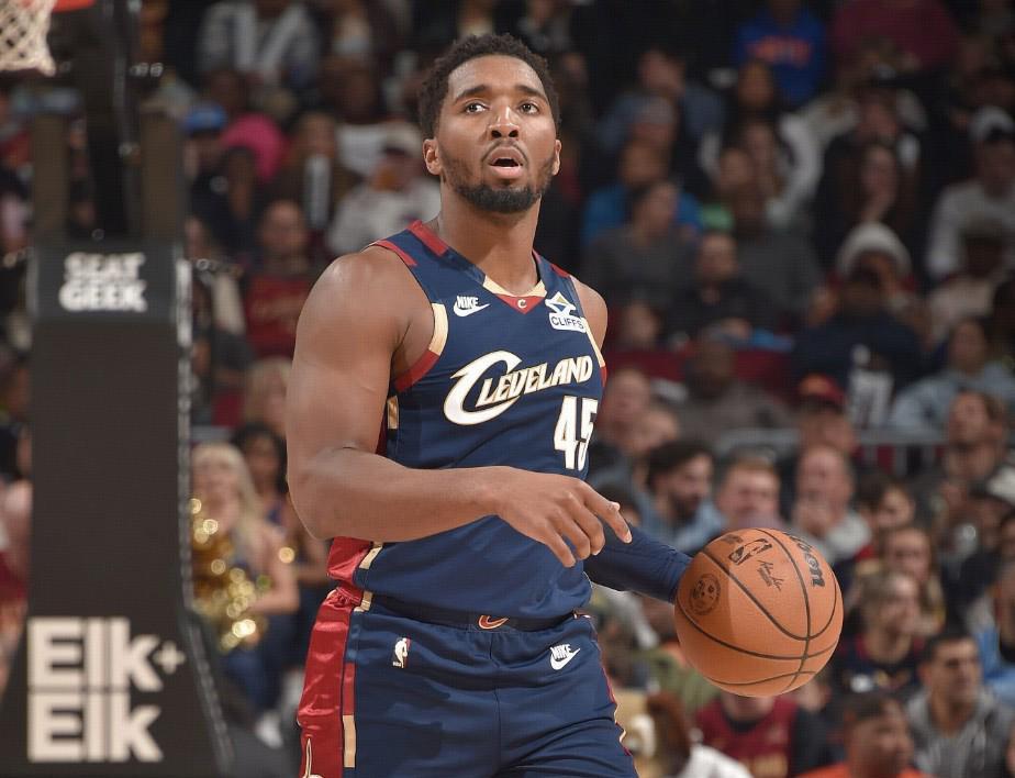 米切尔狂轰46分8助，骑士力克76人迎两连胜