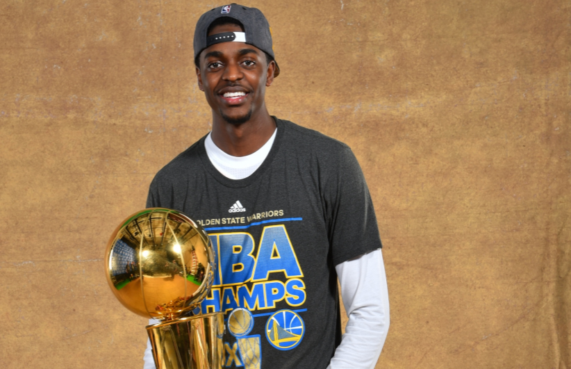 广州男篮签约前勇士冠军球员贾斯汀-霍勒迪，季前赛已亮相