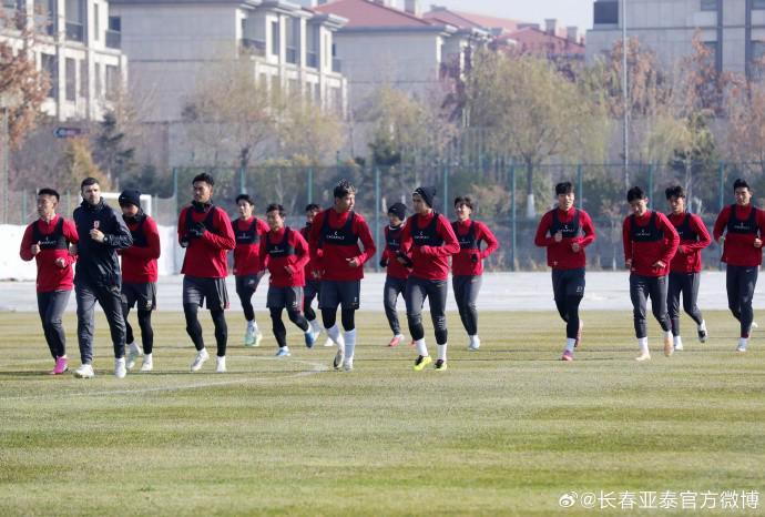 苏亚雷斯训练前坦言：降级责任在我，倡导接受顺境逆境