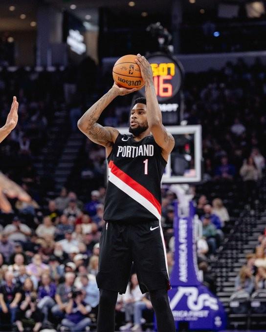 开拓者后卫韦斯利右脚骨折手术成功，预计休战8-12周