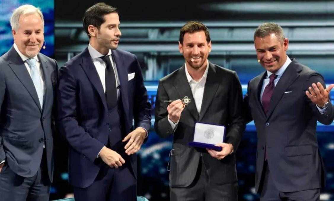 梅西谈世界杯夺冠：感受如孩子出生般难忘，职业生涯圆满无憾