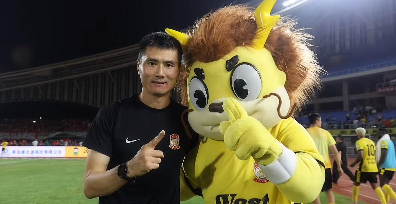 津媒解读：邵佳一出任国足主帅，土帅优势与挑战并存