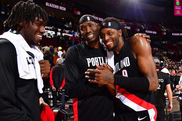 NBA开赛喜剧夜：雷霆翻车，湖人马刺互换座次，威少燃爆全场