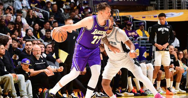 东契奇35+9+13+5+2全能表现 湖人2分险胜马刺