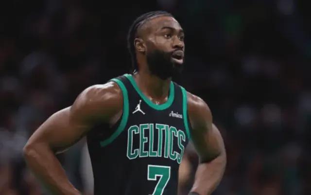 凯尔特人136-107大胜奇才：杰伦布朗35分闪耀，白魔离队或成遗憾