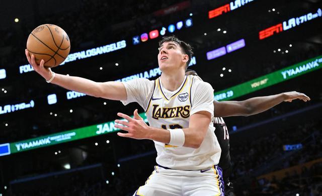 杰克-拉拉维亚：湖人12号新星的崛起之路