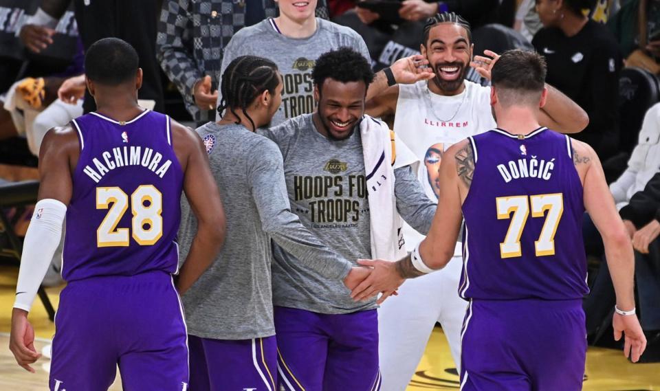 湖人2分险胜马刺豪取5连胜，东契奇全能表现助队升至西部第二