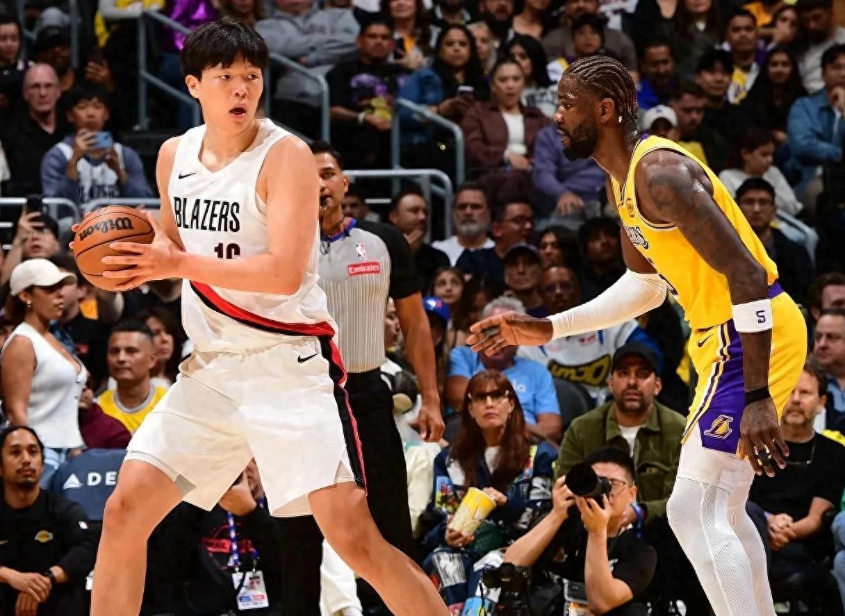 姚明之后又一人！20岁杨瀚森首次DNP坐穿板凳，速度短板成致命伤