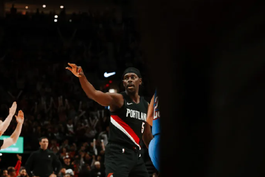 NBA大冷门！开拓者22分逆转雷霆终结8连胜，杨瀚森连续三场未登场