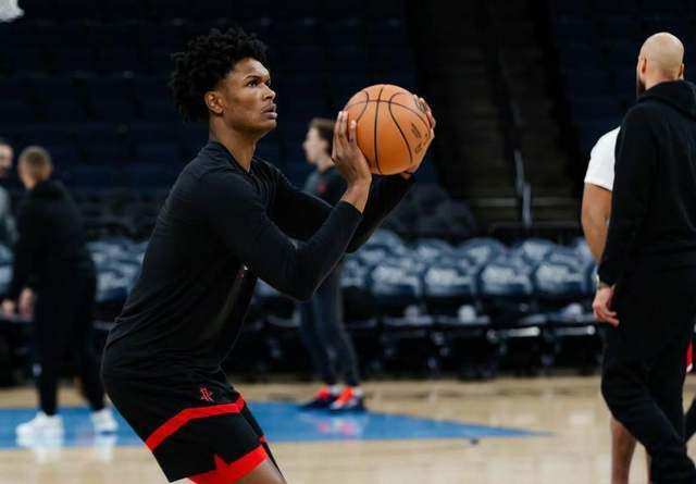 火箭4连胜背后：杜兰特低迷难破包夹，谢泼德转型无球射手12分