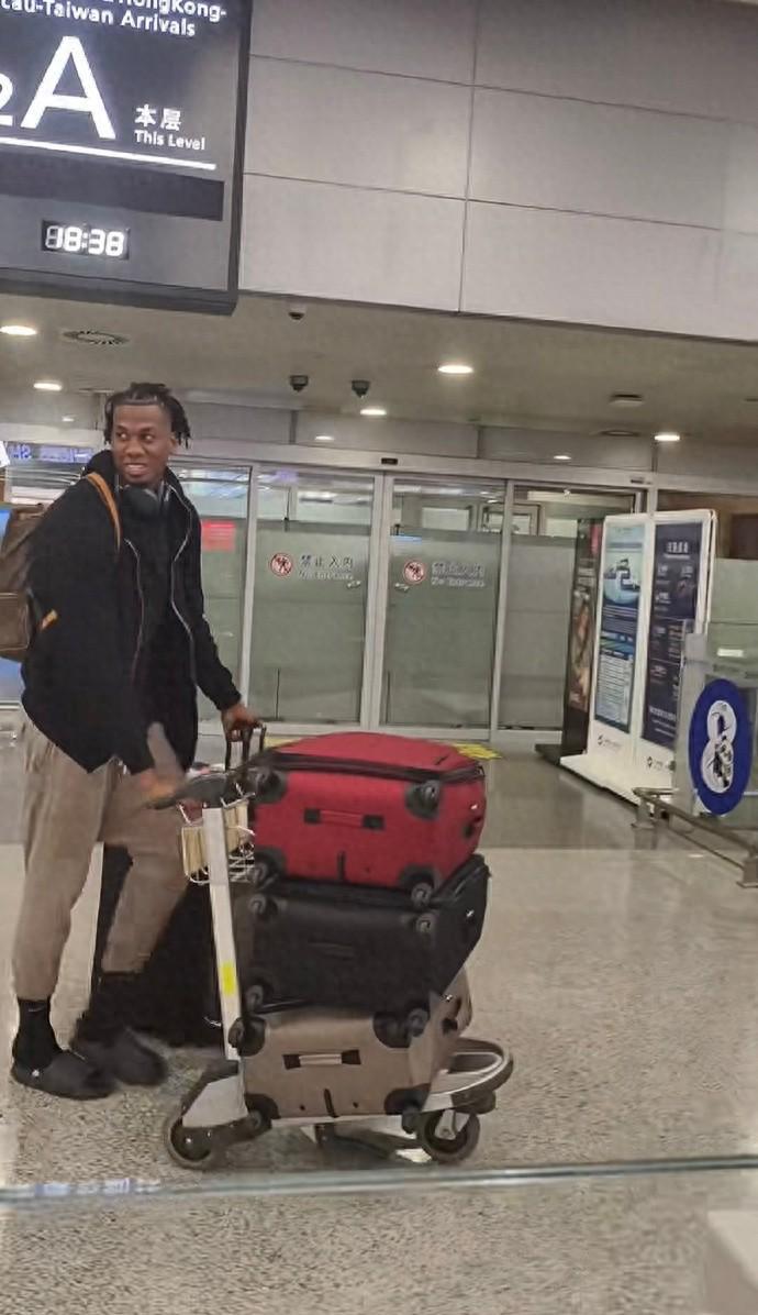 CBA新赛季重磅引援！NBA篮板王怀特塞德加盟上海男篮，争冠格局生变？