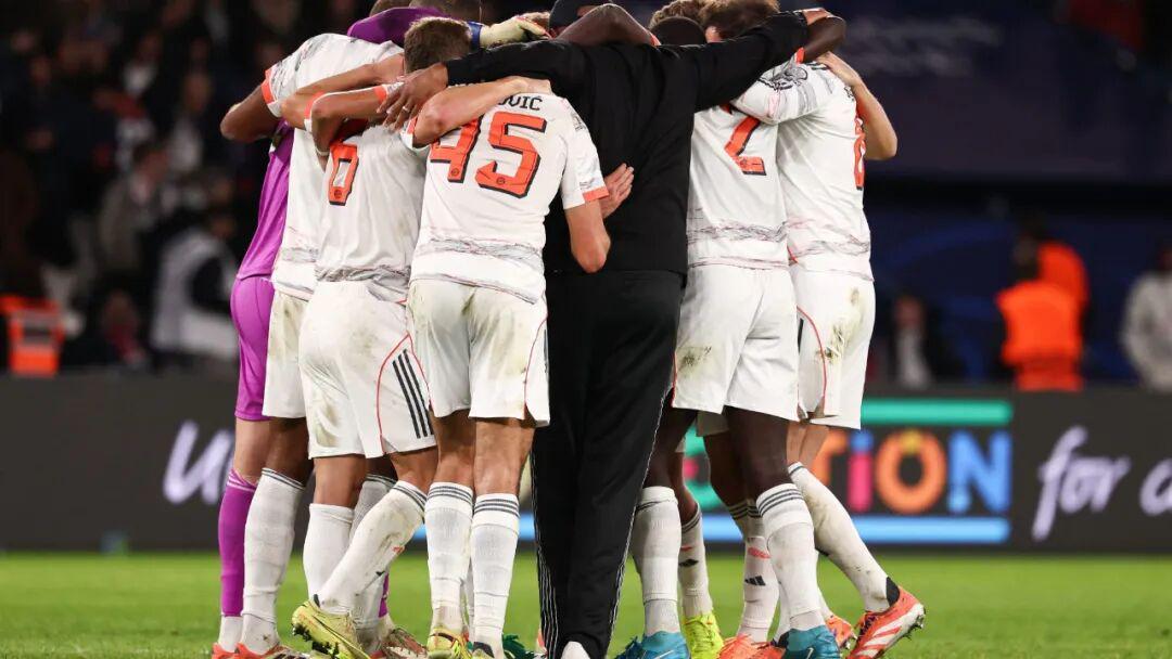 拜仁16连胜：逆境中的坚韧与含金量解析