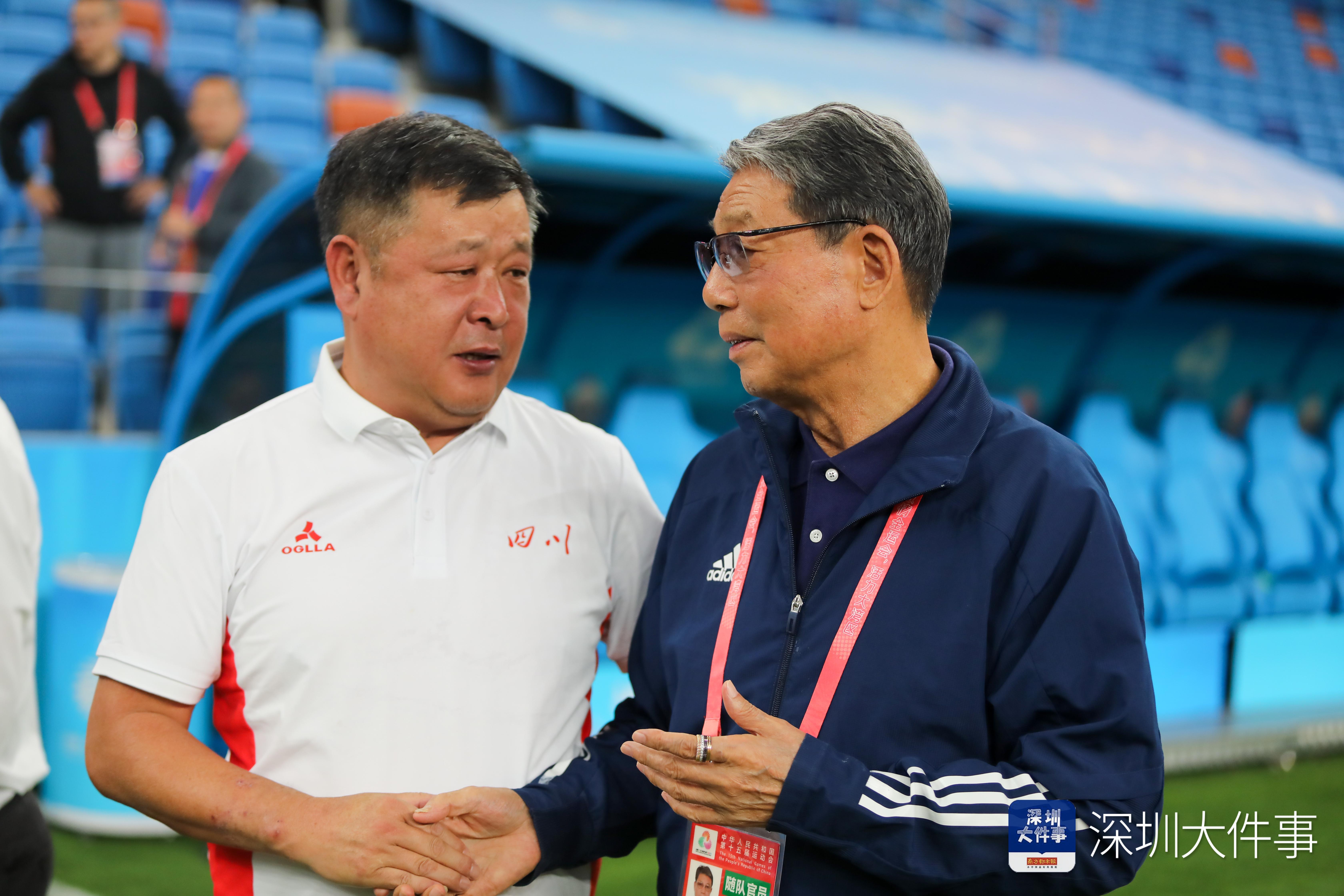 男足U20赛后徐根宝现身深体：或成全运会最后留念