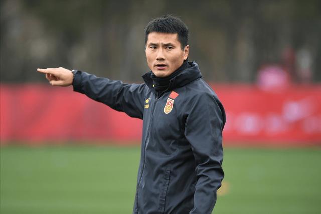 官宣！邵佳一接任国足主帅，全球选帅为何最终选择本土教练？