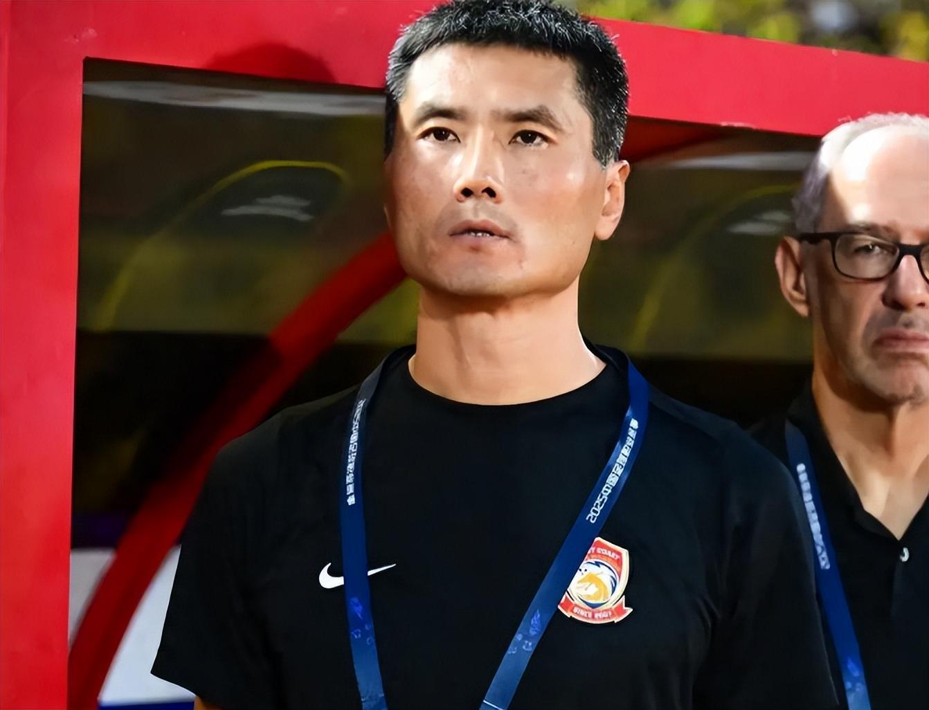 国足土帅魔咒：邵佳一接棒，前路荆棘密布