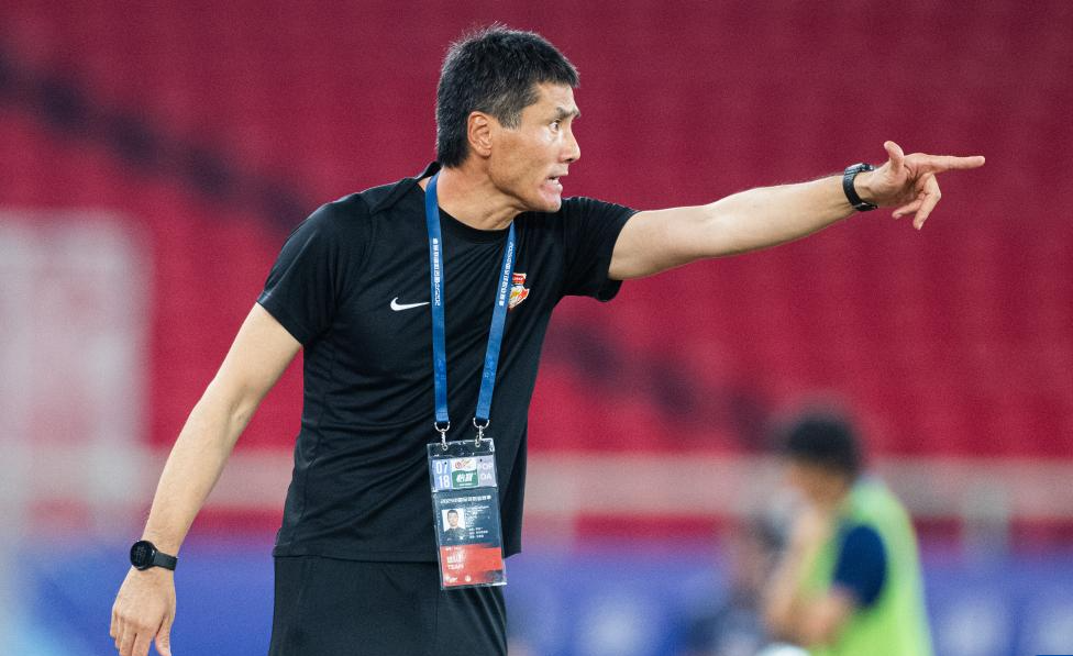 国足首位“八零后”主帅邵佳一：新帅上任，能否带领国足走出困境？