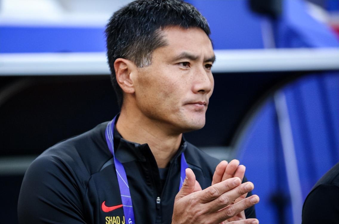 郑智或接棒邵佳一执教青岛西海岸，三大优势助力新征程