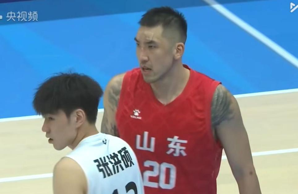 全运会男篮焦点战：浙江4分险胜山东，余嘉豪刘泽一合力制胜
