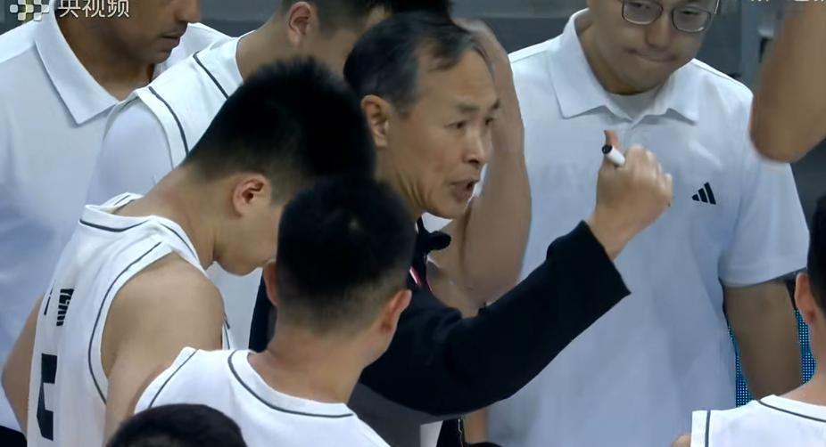 全运男篮京辽大战：方硕拼尽全力，廖三宁低迷致北京惜败辽宁