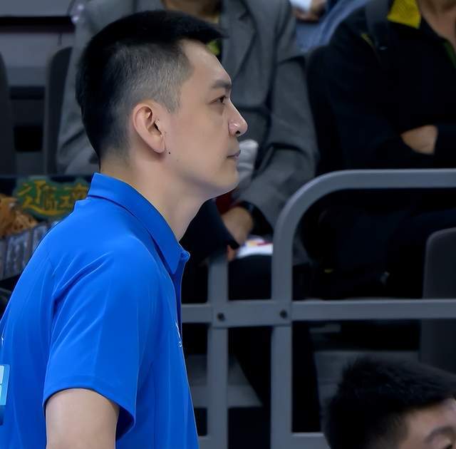 全运男篮：辽宁3分险胜北京，赵继伟23+14成关键，杨鸣战术引热议