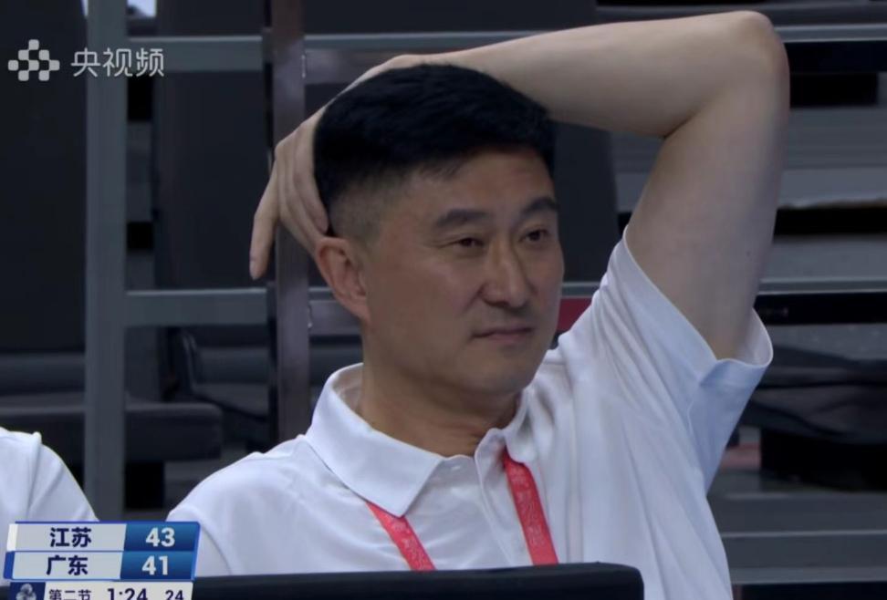 广东23分大胜江苏豪取两连胜，徐杰29分王睿泽27+11，胡明轩状态低迷