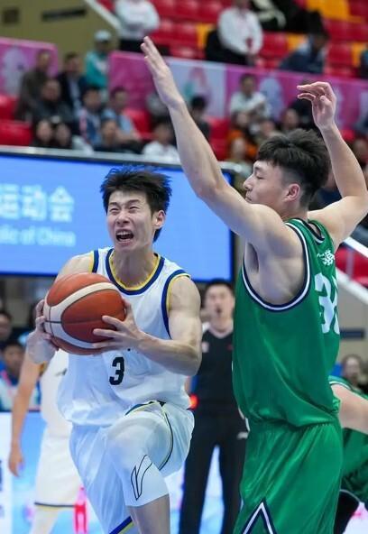 辽宁后场大将鄢手骐全运会低迷，9投1中仅得3分引热议