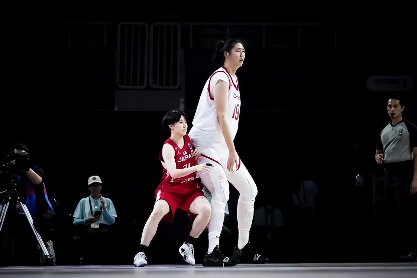 2米26女姚明张子宇全运会统治级表现：15分钟狂砍26分，对手无力回天