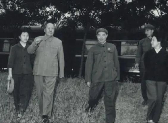 汪东兴与邓公分歧：为何每次会议都持反对意见？