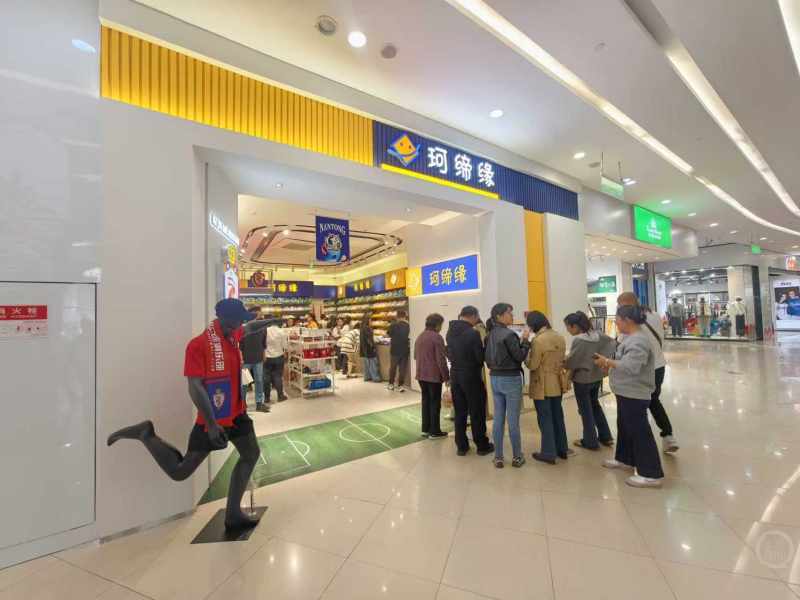 南通一拖鞋店开业人气爆棚，幕后故事看哭网友