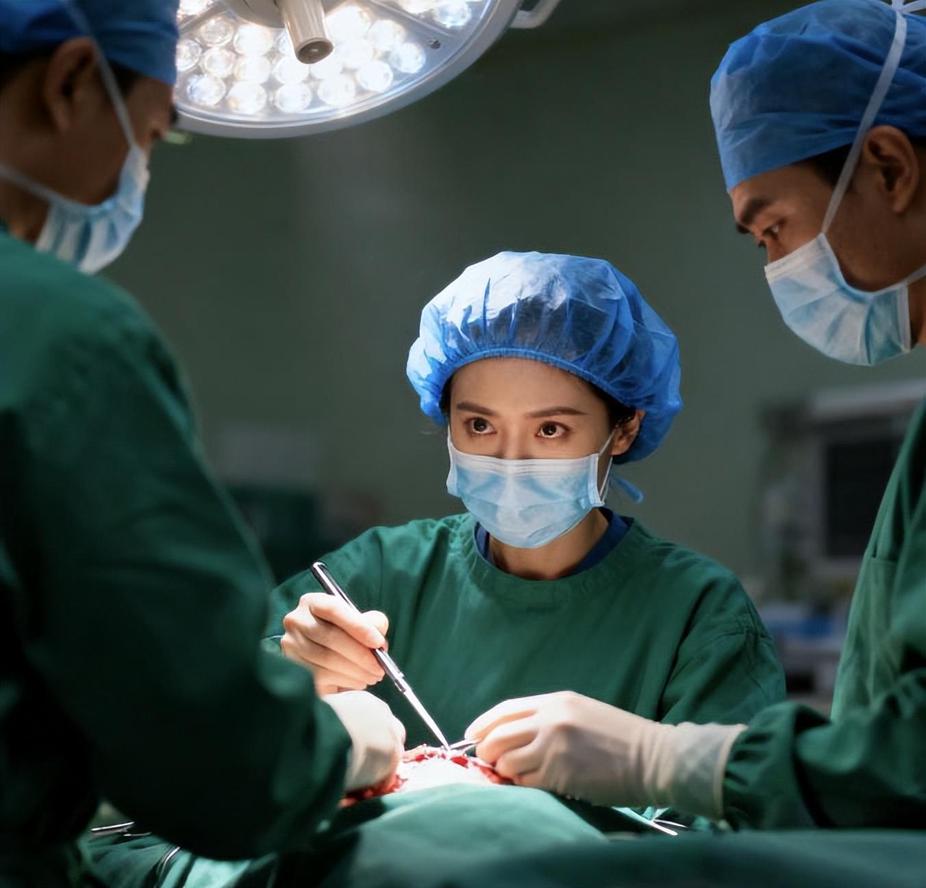 17分钟视频揭露！湖南某医院副院长与女主任关系引卫健委通报