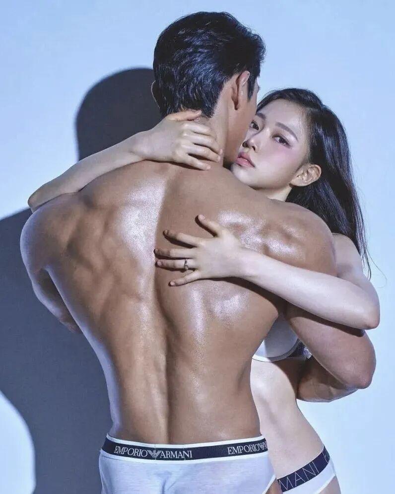 172cmD杯女孩与肌肉猛男的甜蜜爱情，网友直呼羡慕