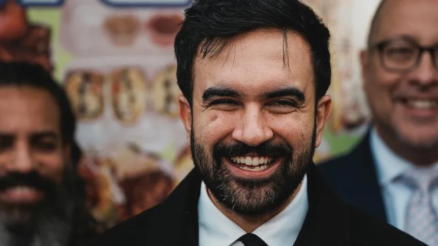 纽约新市长马姆达尼：穆斯林身份与民主社会主义者的城市实验