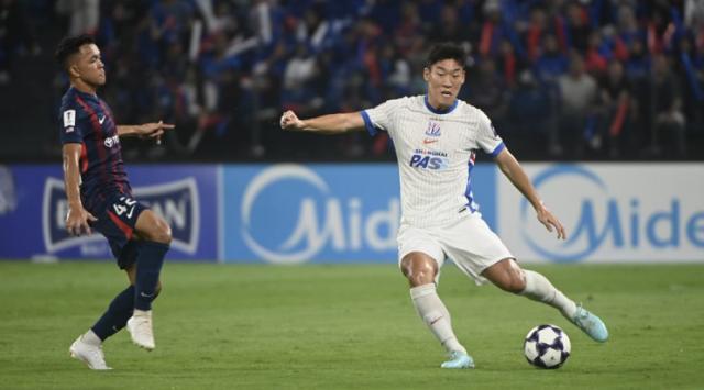 亚冠观察：申花争议判罚背后，中超球队的困境与反思