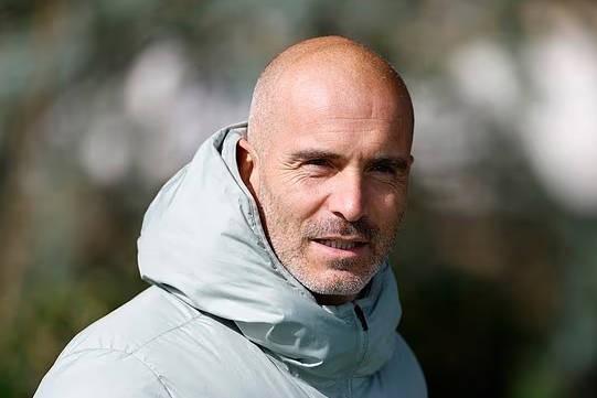 切尔西高层力挺马雷斯卡轮换政策：多线作战下的必要之举