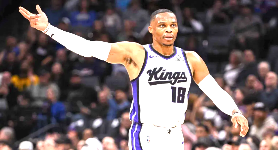 360万底薪逆袭！威少7年7队终成超巨，49+18+16震撼联盟