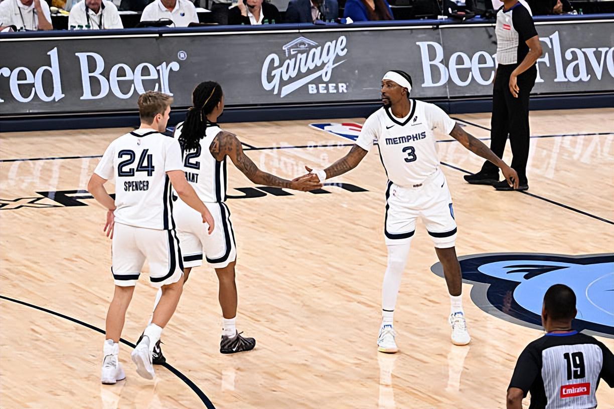 火箭大胜灰熊！波普表现低迷，灰熊交易是否失策？