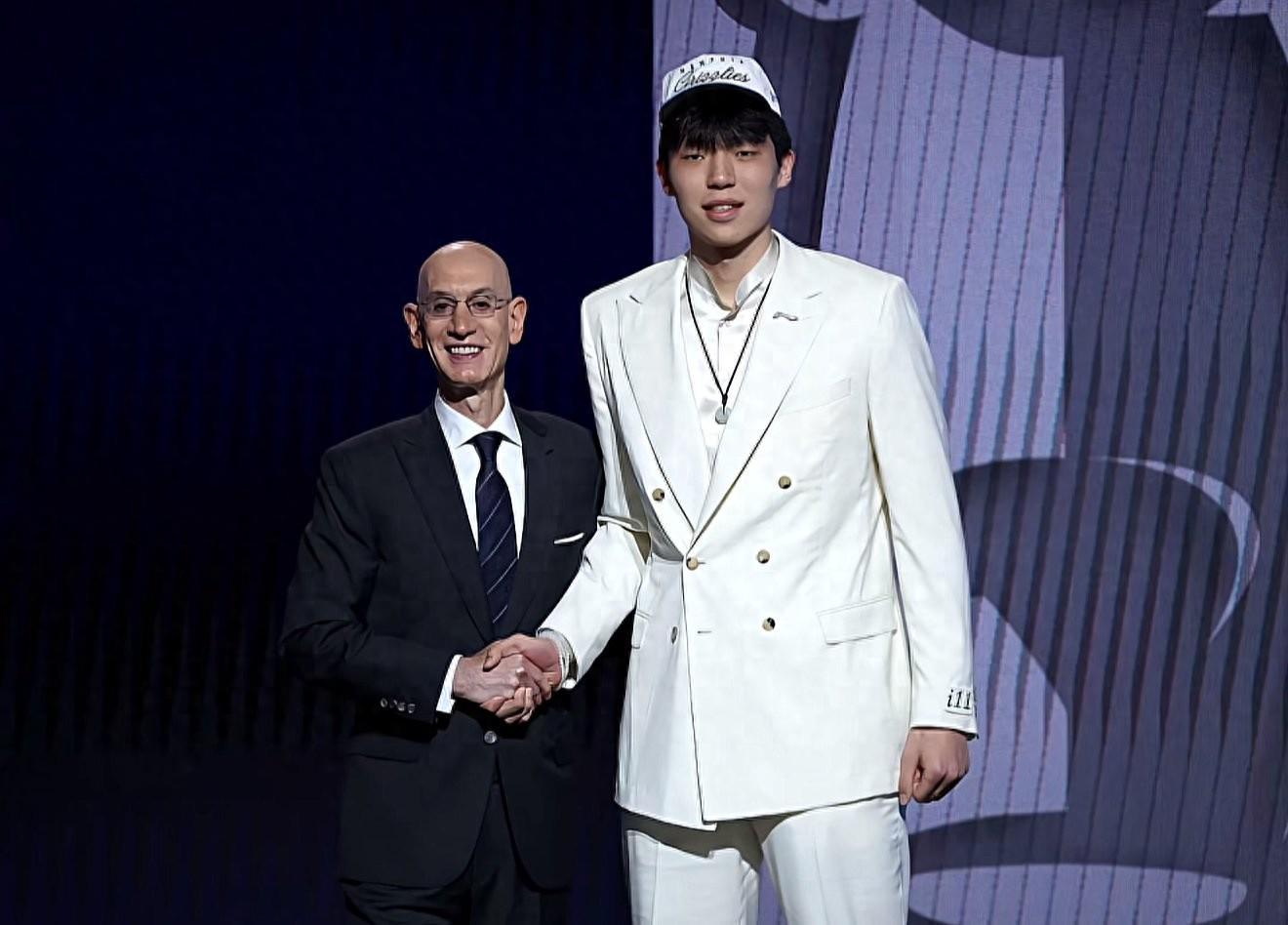 杨瀚森减重成功！利拉德、克林根助力其NBA适应之路