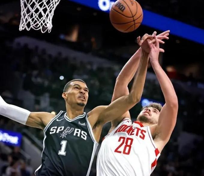 火箭VS马刺前瞻：伤病名单解析，2老将缺阵，32岁高塔出战存疑