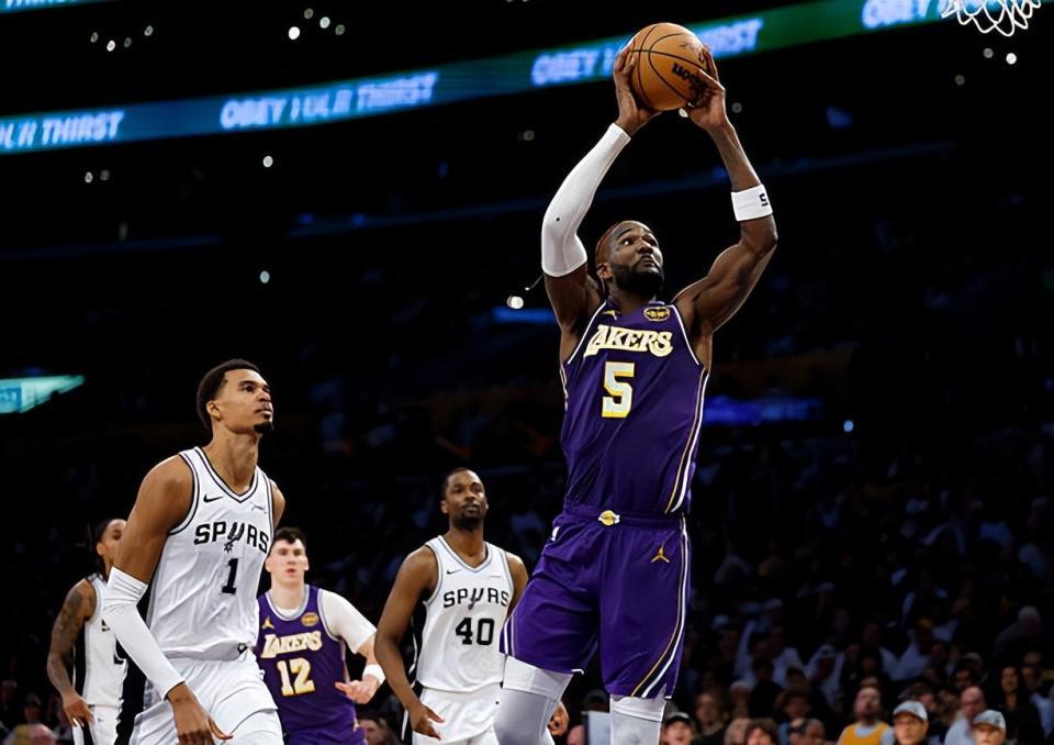 湖人800万年薪签下内线核心？艾顿本季表现远超上季！