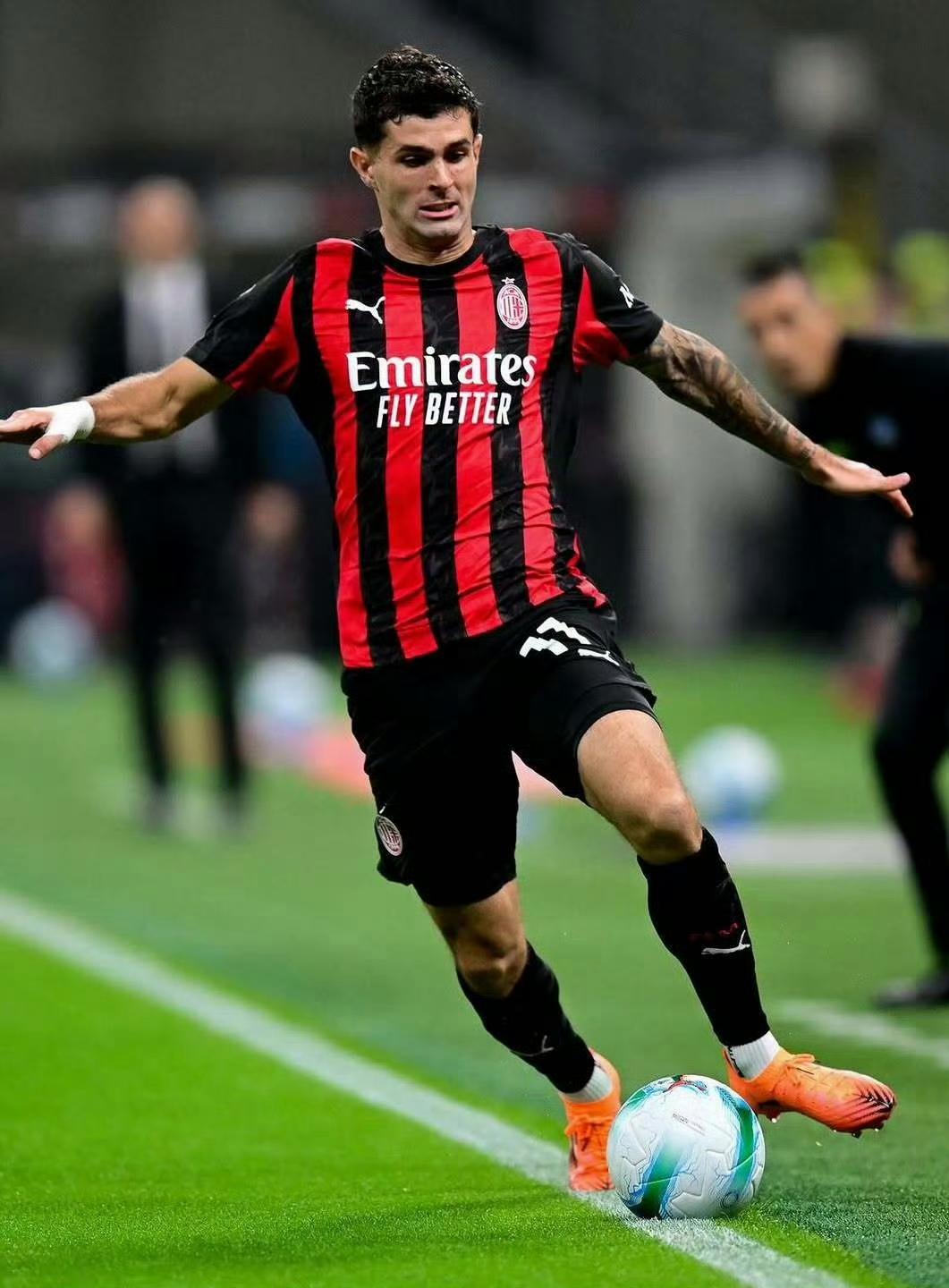 AC米兰冬窗转会动态：中锋或离队，核心续约遇阻