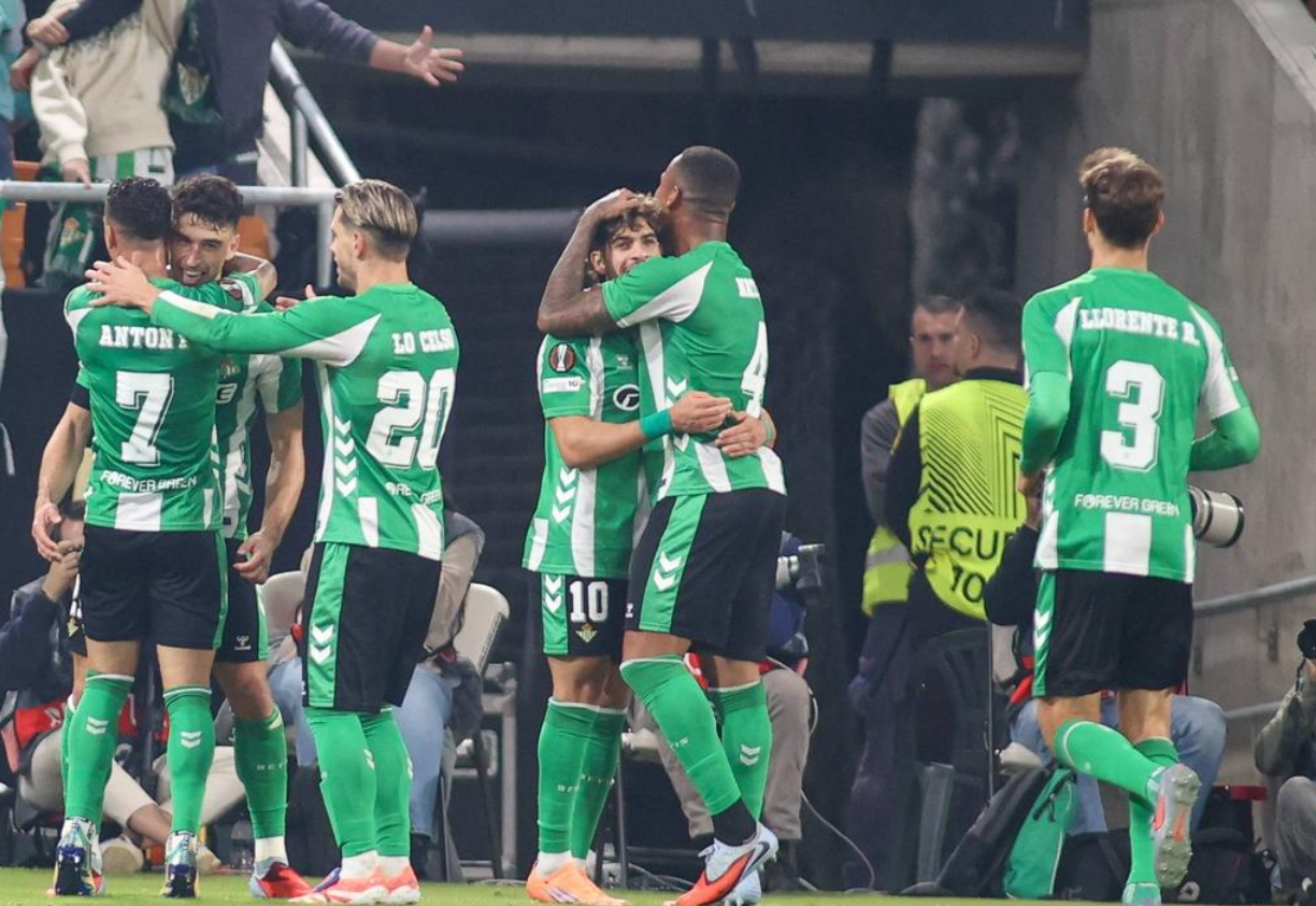 欧联杯4场不败！安东尼2场造4球闪耀全场，皇家贝蒂斯完胜里昂