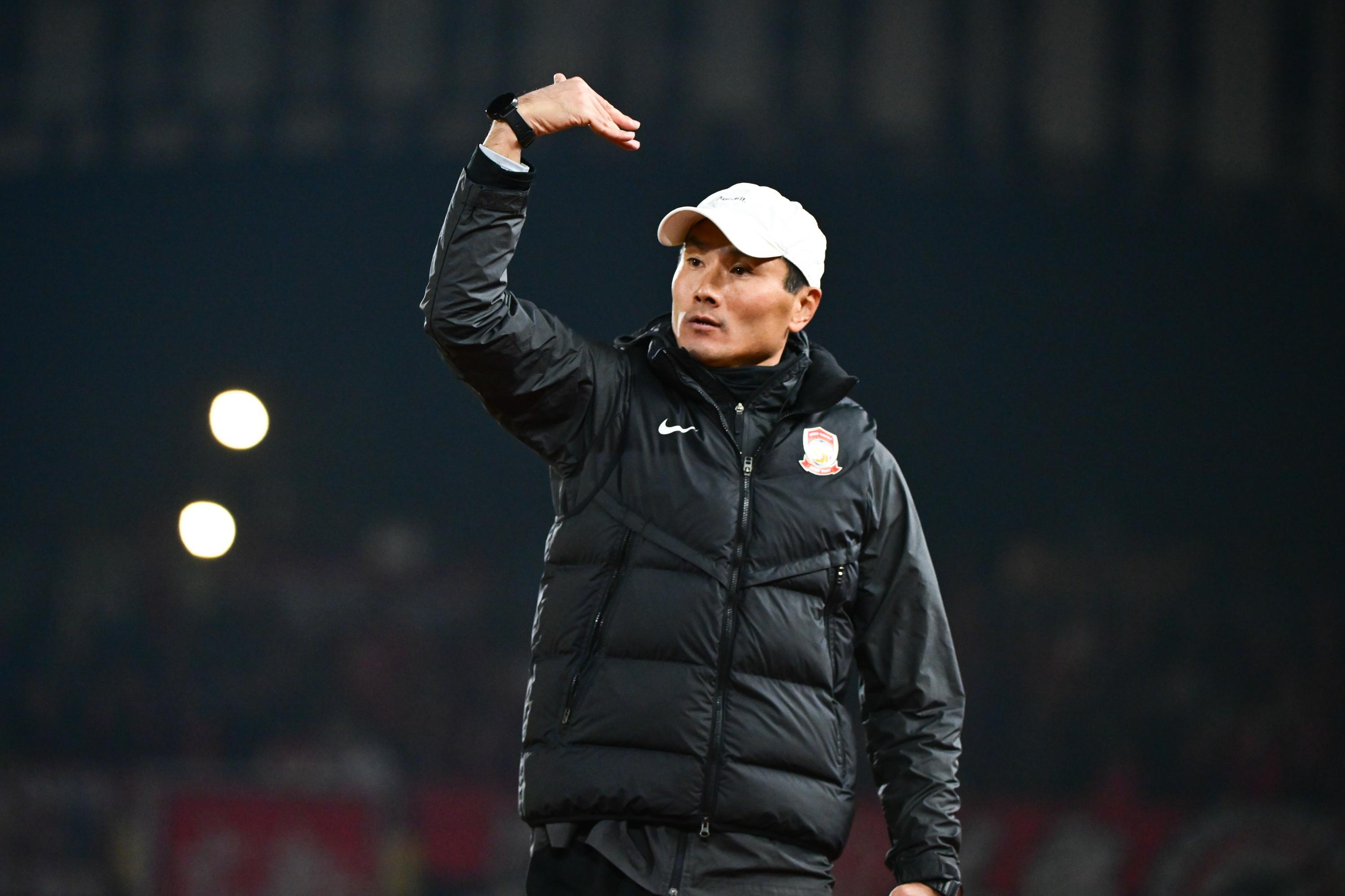 西海岸官方确认：郑智成新帅热门，邵佳一携3人离队