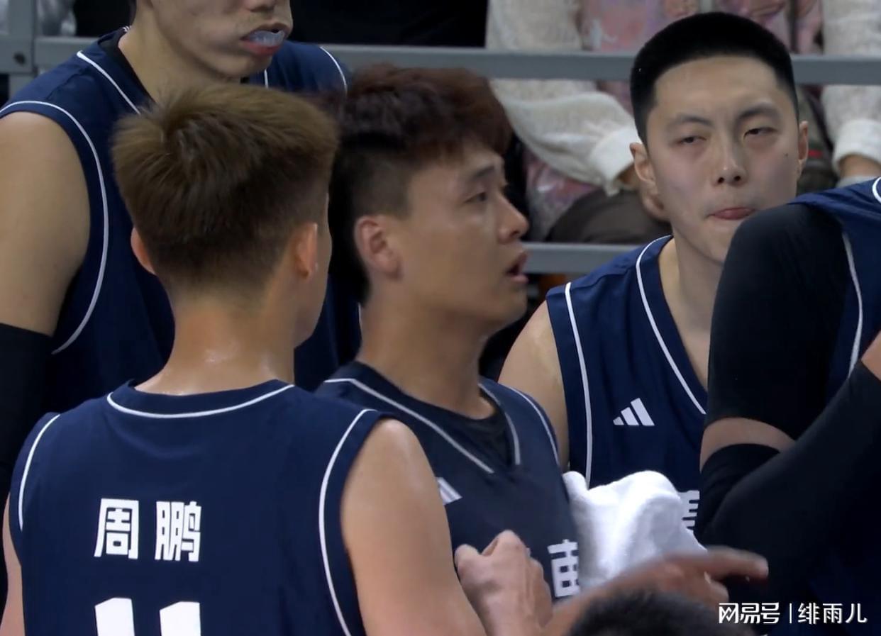 徐杰48+9+6完爆赵睿胡明轩！广东男篮逆转江苏，杜锋变阵显奇效