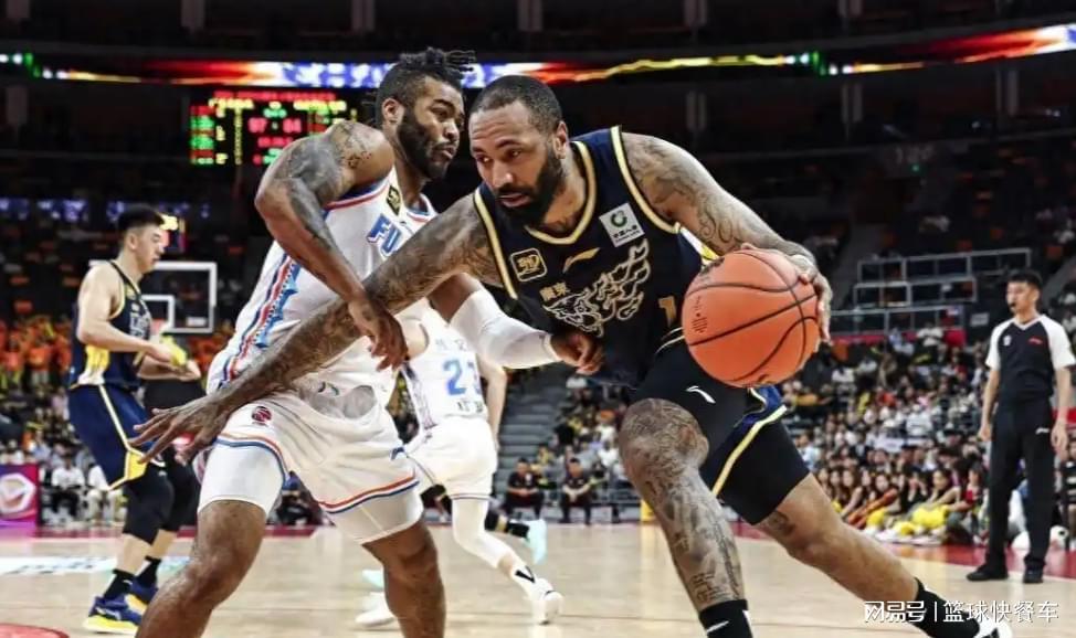 CBA重磅罚单：广东新疆两队被罚120万，外援禁赛三个月