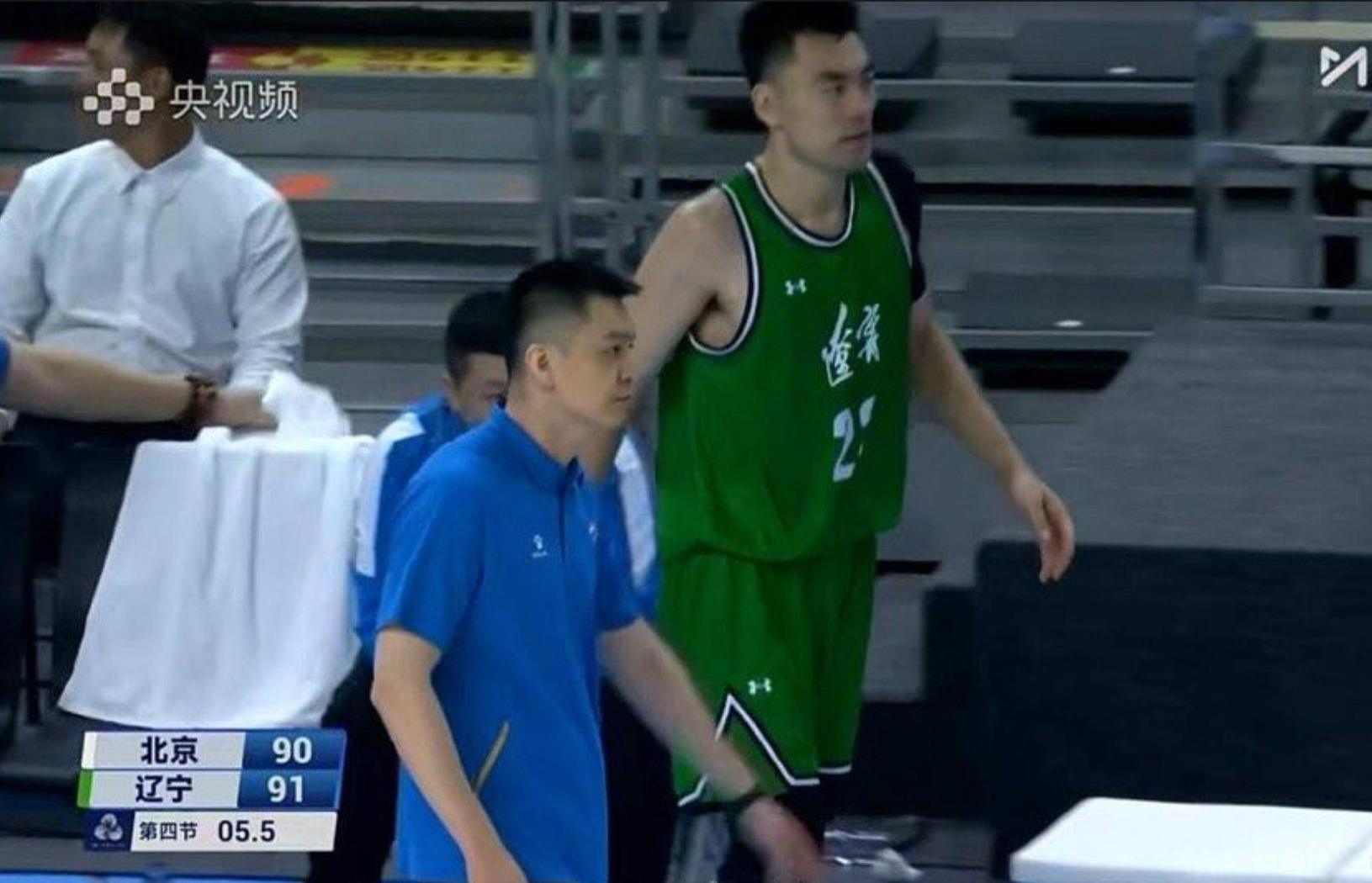 李晓旭笑谈杨鸣逼练：不让退役只能继续打，赛场趣事引热议